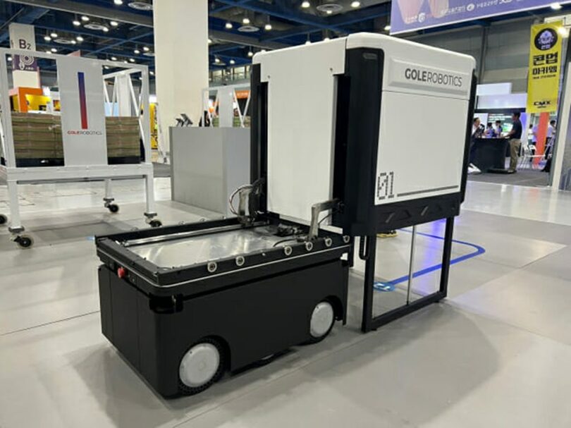 Gole-Roboticsが2025コリアビルドウィークに出展した自動積み下ろし自律走行ロボット(c)KOREA WAVE