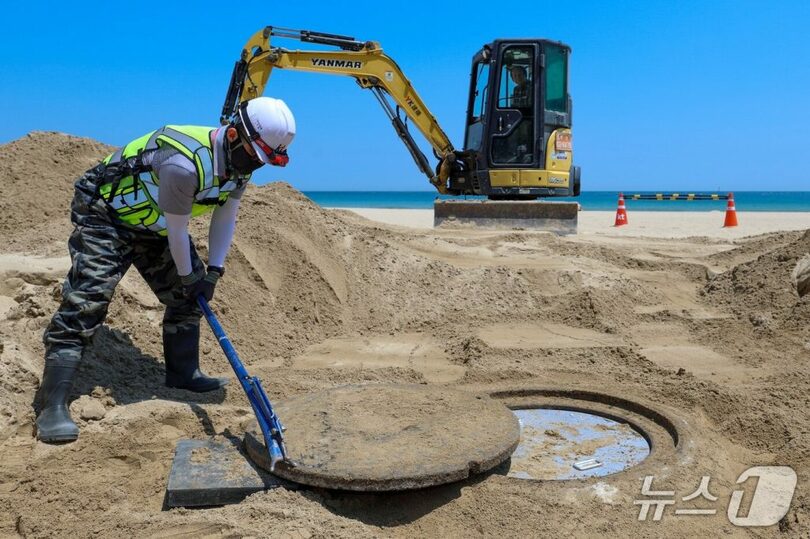 海辺のマンホール。この下に海底ケーブルがある＝KT(c)news1