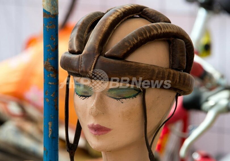 レトロ気分で砂利道サイクリング、伊ビンテージ自転車レース