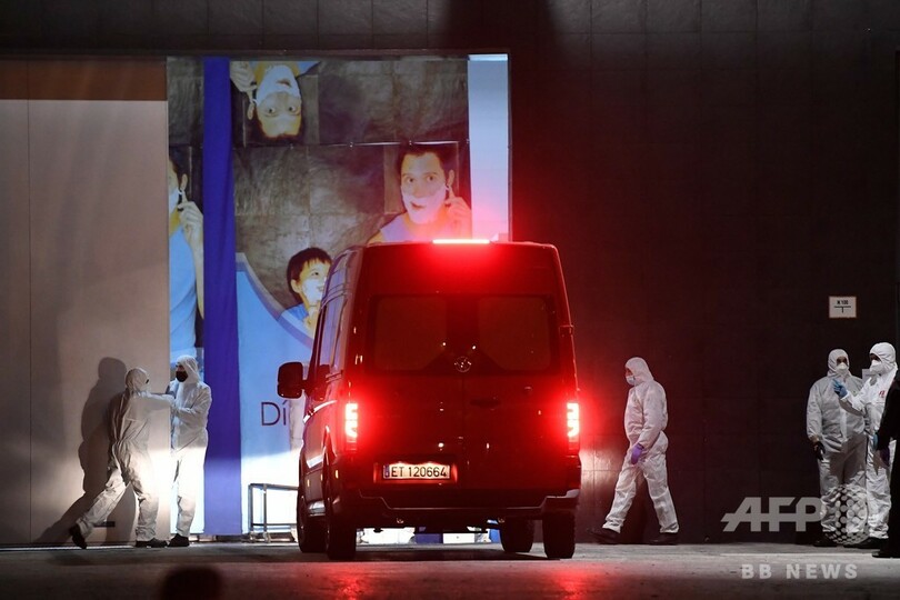 スケート場を遺体安置所に転用、新型コロナ死者急増で スペイン首都