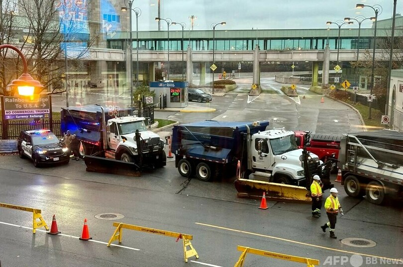 米加国境の橋で車爆発、2人死亡 当局は「テロ」否定