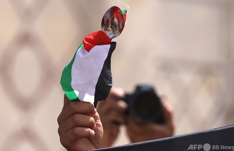 スプーンが「自由」の新たな象徴に、パレスチナ