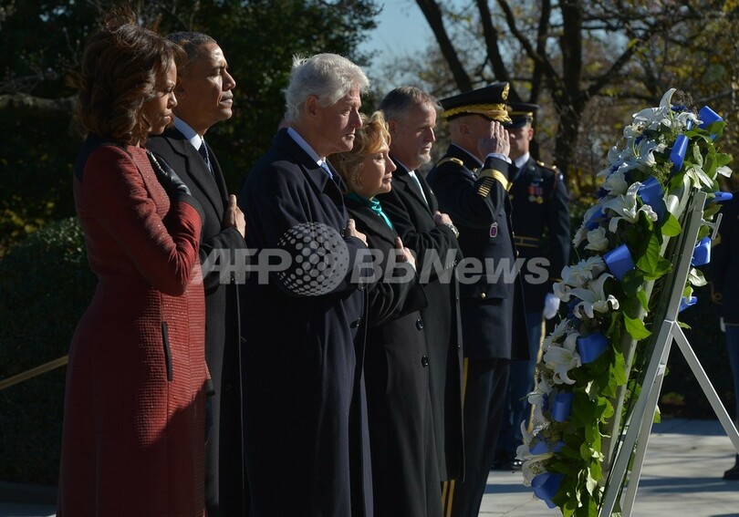 ケネディ元大統領暗殺50年、新旧米大統領が献花