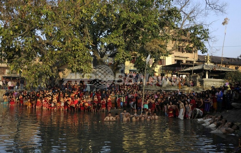 地面転がり礼拝、ヒンズー教の祭り ネパール