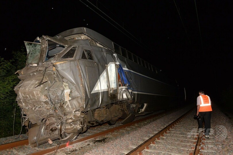 高速列車TGVとローカル線が衝突、40人負傷 仏南西部