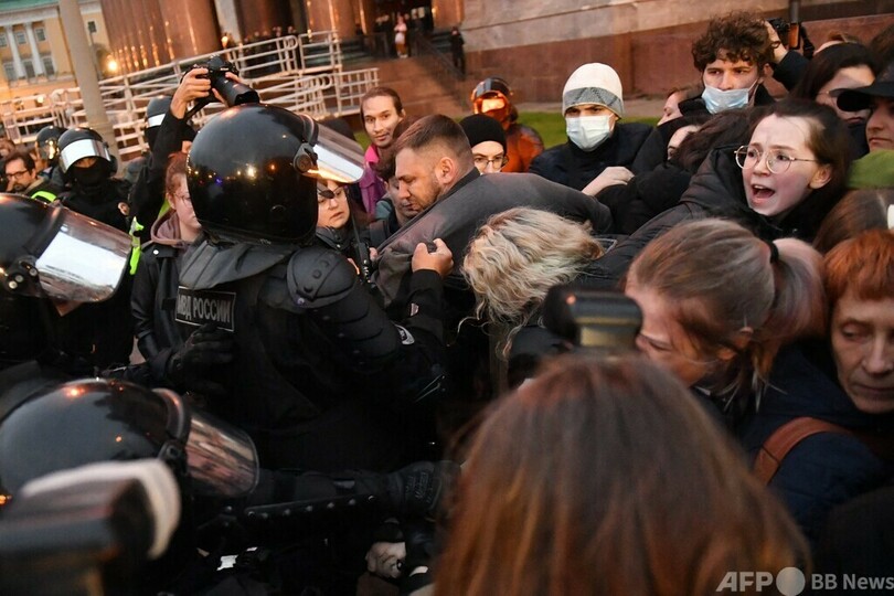 ロシア各地で動員反対デモ 1300人以上逮捕