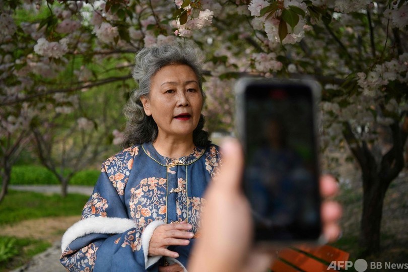 中国の高齢インフルエンサー、SNSで大活躍