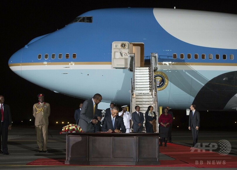 オバマ氏訪問祝う、赤ちゃんの名を「エアフォースワン」に ケニア