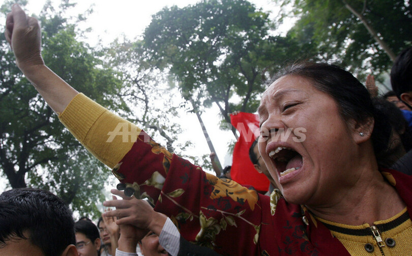 ベトナムの中国大使館前でデモ　南沙・西沙諸島領有問題