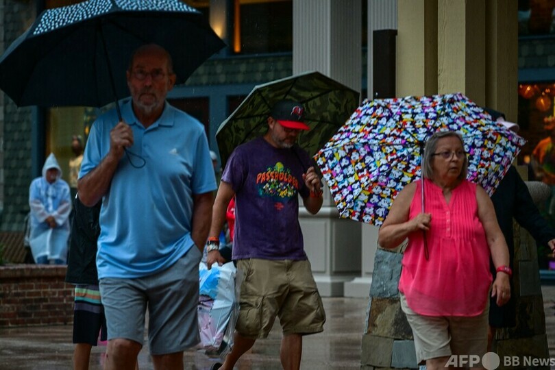 ハリケーン襲来前のディズニー、駆け込み入園組も 米フロリダ州