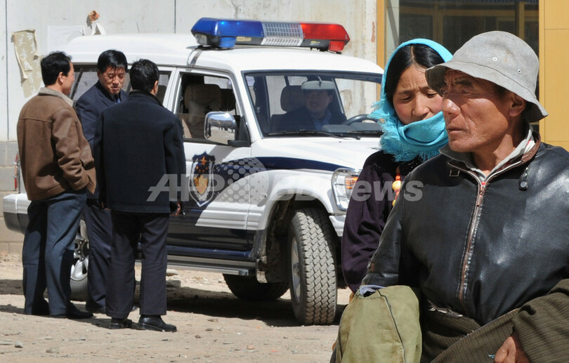 人民解放軍、チベットの僧院を包囲