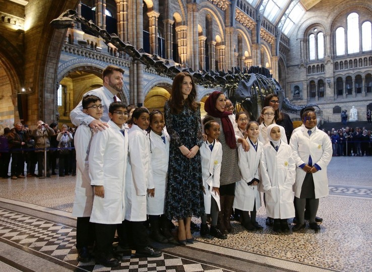 英キャサリン妃 自然史博物館で小学生たちと交流 ロンドン 写真12枚 国際ニュース Afpbb News