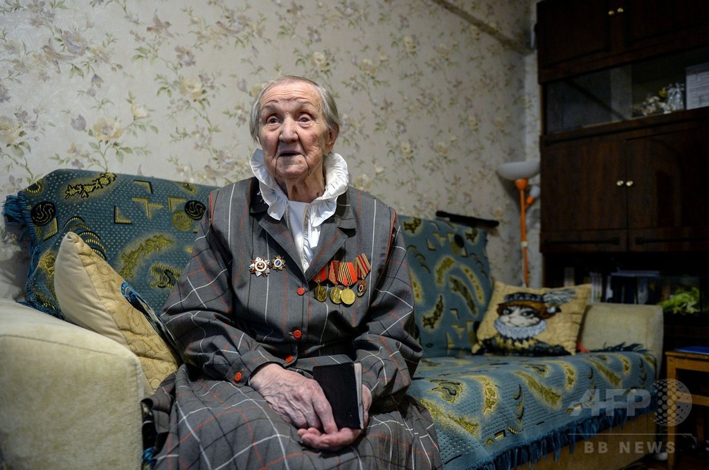 ロシア革命勃発の年に生まれた100歳女性 激動の1世紀を振り返る 写真2枚 国際ニュース Afpbb News