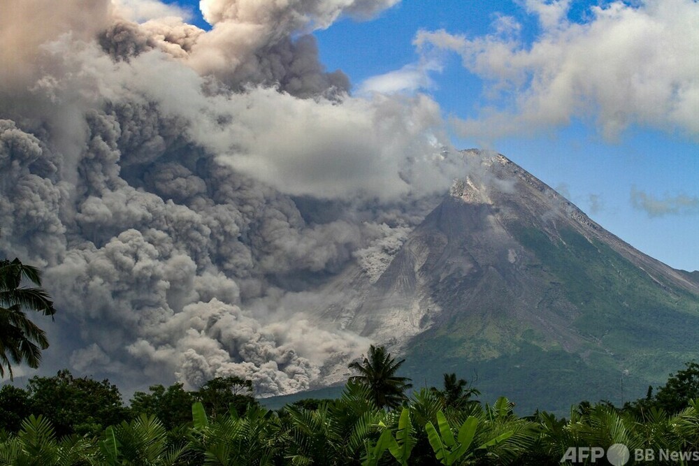 インドネシア・ジャワ島で火山噴火 死傷者なし 写真6枚 国際ニュース