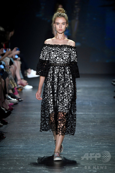 「ヴィヴィアン・タム」17年春夏