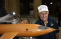 米空軍の元パイロット、チャック・イエーガー氏。カリフォルニア州ハリウッドで（2003年6月9日撮影）。(c)Robert Mora / GETTY IMAGES NORTH AMERICA / AFP
