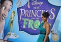 ディズニー映画『プリンセスと魔法のキス』の主人公の声を務めた女優のアニカ・ノニ・ローズ。米カリフォルニア州バーバンクで開かれた同作のワールドプレミアで（2009年11月15日撮影）。(c)Robyn BECK / AFP