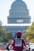 米首都ワシントンで「すべての票の集計を」と呼び掛けるデモ参加者（2020年11月4日撮影）。(c)ALEX EDELMAN / AFP