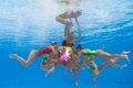 スペイン・バルセロナ（Barcelona）で開催されている第15回世界水泳選手権（15th FINA World Championships）。水中カメラで撮影されたシンクロナイズドスイミング・チームの演技の様子。

チームフリールーティン（FR）決勝で演技するギリシャの選手（2013年7月26日撮影）。(c)AFP/FRANCOIS XAVIER MARIT