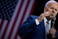 米首都ワシントンで民主党が開いた集会で演説するジョー・バイデン大統領（2022年10月18日撮影）。(c)Brendan Smialowski / AFP