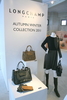 ロンシャン（LONGCHAMP）の11/12年秋冬展示会にて。新アイコンバッグ「バルザン（BALZANE）」（2011年5月撮影）。(c)MODE PRESS