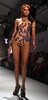 インド・ムンバイ（Mumbai）で開催されたインド・リゾートウェア・ファッションウィーク（India Resort wear Fashion Week、IRFW）で発表されたPETA (SINES) Mapxencarsの新作コレクション（2013年12月13日撮影）。（c）AFP/STR