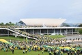 ブラジルの首都ブラジリアの官庁街に集まったジャイル・ボルソナロ前大統領支持者（2023年1月8日撮影）。(c)EVARISTO SA / AFP