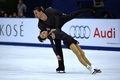 15-16フィギュアスケートグランプリ（GP）シリーズ第3戦、中国杯、ペア・フリースケーティング（FS）。演技に臨む川口悠子/アレクサンドル・スミルノフ組（2015年11月7日撮影）。(c)AFP/WANG ZHAO