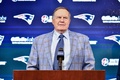 米ナショナル・フットボール・リーグ（NFL）、ニューイングランド・ペイトリオッツの本拠地で退団を発表するビル・ベリチックHC（2024年1月11日撮影）。(c)Joseph Prezioso / AFP