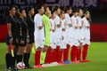 東京五輪、サッカー女子1次ラウンド・グループE、チリ対日本。国歌を斉唱する日本の選手（2021年7月27日撮影）。(c)Kohei CHIBAHARA / AFP