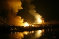 イラクのバグダッド（Baghdad）で、米軍の空爆で炎上する大統領府（2003年3月21日撮影）。(c)AFP/Ramzi HAIDAR