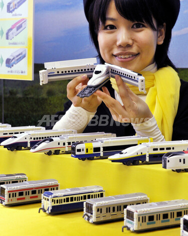 バンダイの変身するミニカー「Voov」 写真3枚 国際ニュース：AFPBB News