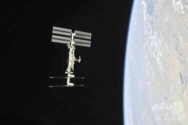 宇宙船 宇宙船ソユーズ船体の謎の穴、船外活動でサンプル採取 宇宙で意図的に開けた？ 写真1枚 国際ニュース：AFPBB News