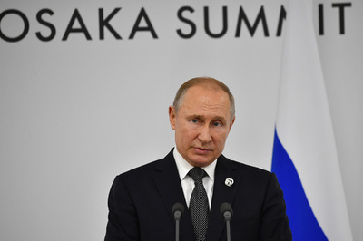 プーチン氏、G20夕食会にマイカップ持参 「被害妄想？」臆測飛び交う