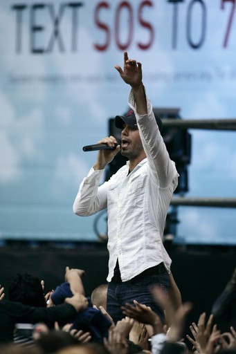 エンリケ・イグレシアス 「Live Earth」ハンブルク会場に登場