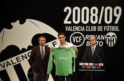 バレンシア レナンの入団発表