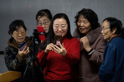 中国で増える高齢者の「ネット中毒」