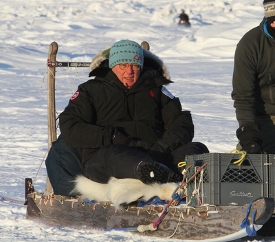 G7閣僚ら「犬ぞり」体験、カナダ・イカルウィット