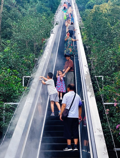 登らない登山、飛ばないバンジー　中国で「ゆる旅」人気