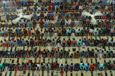 【今日の1枚】整然と始まる、聖なる時間