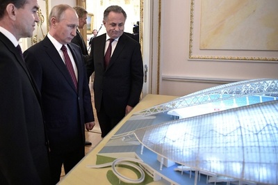 プーチン大統領「遅れは一切許さない」、ロシアW杯の準備遅延を懸念