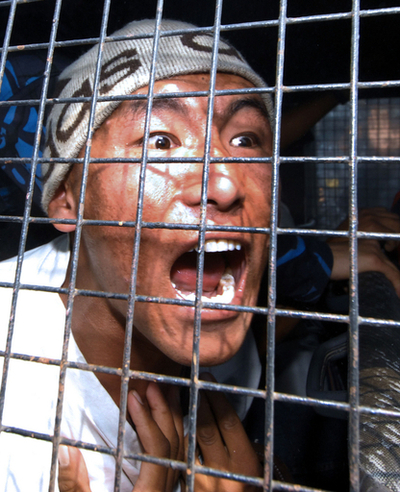 ネパール、チベット人高校生らがUN敷地内で抗議