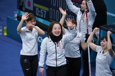 日本がカーリング女子で銅メダル、英国との接戦制す