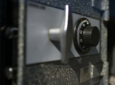 金庫破り、うっかり金庫内に閉じこめられる ギリシャ銀行