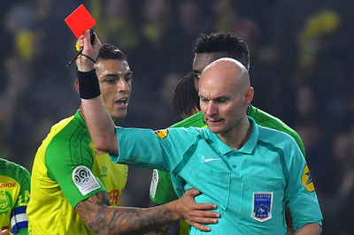 選手蹴った仏リーグ審判、異議却下され処分期間が倍に