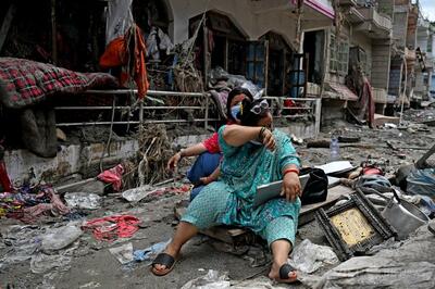 ネパール・中国土石流災害、死者950人超 洪水「いつでも起こる」救助隊員