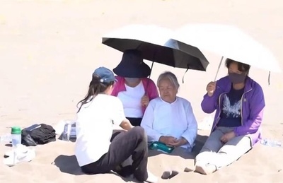 中国新疆の観光地トルファン 高温活かして「砂」ビジネスがヒートアップ