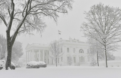 米東部で大雪 交通機関の混乱に拍車