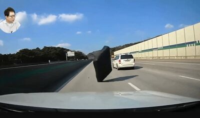 韓国・高速道路で恐怖の瞬間…対向車線から「巨大キャンプ用品」が激突、子ども連れの家族を襲った悲劇