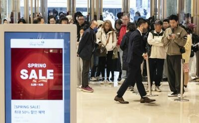 韓国・有名人愛用のスニーカー争奪戦が過熱…百貨店で怒号・揉み合い、警察出動